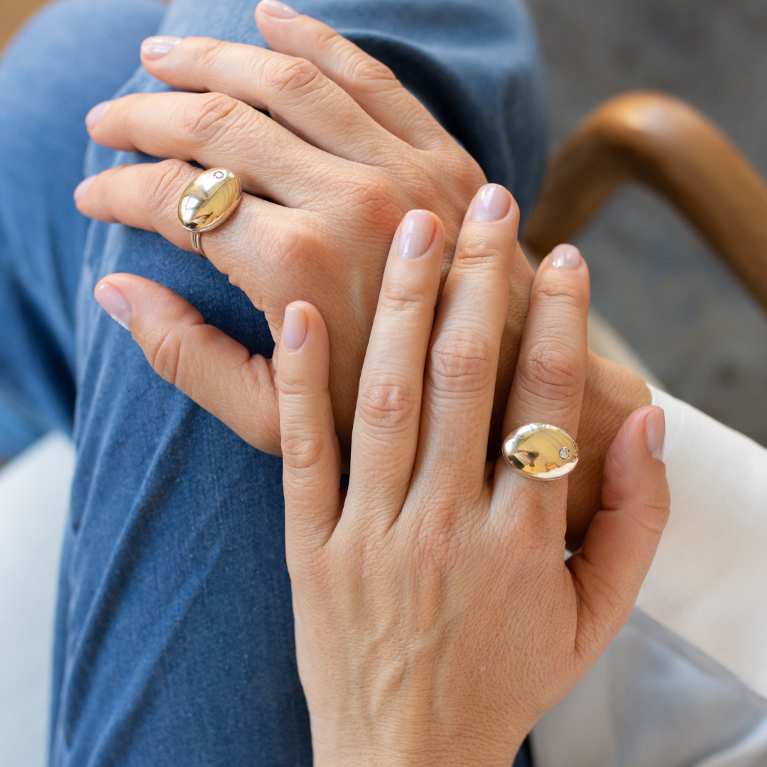 radiance-ring-handmade-silver-gold-transformation-in-hand2.png