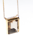 pendant-nova-medium-gold-side-view-talisman.png