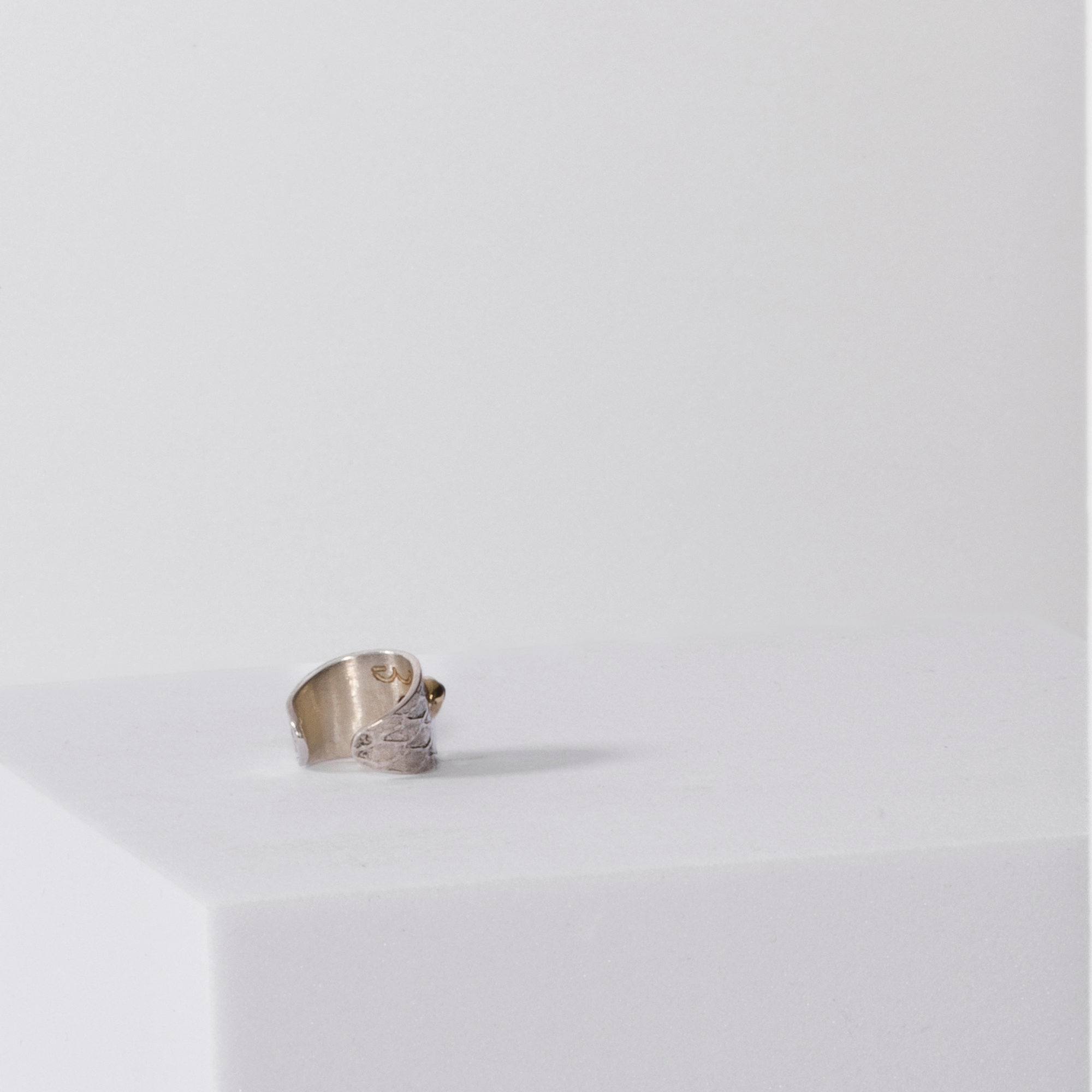 REPTILIA EARCUFF · SILVER AND NATURAL GEMSTONES