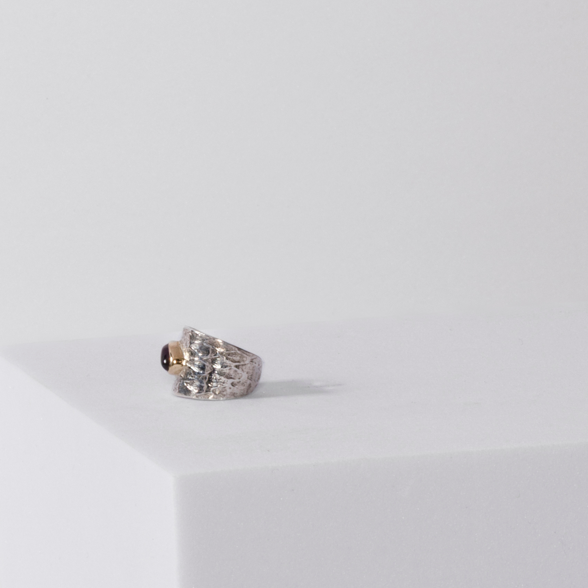 REPTILIA EARCUFF · SILVER AND NATURAL GEMSTONES