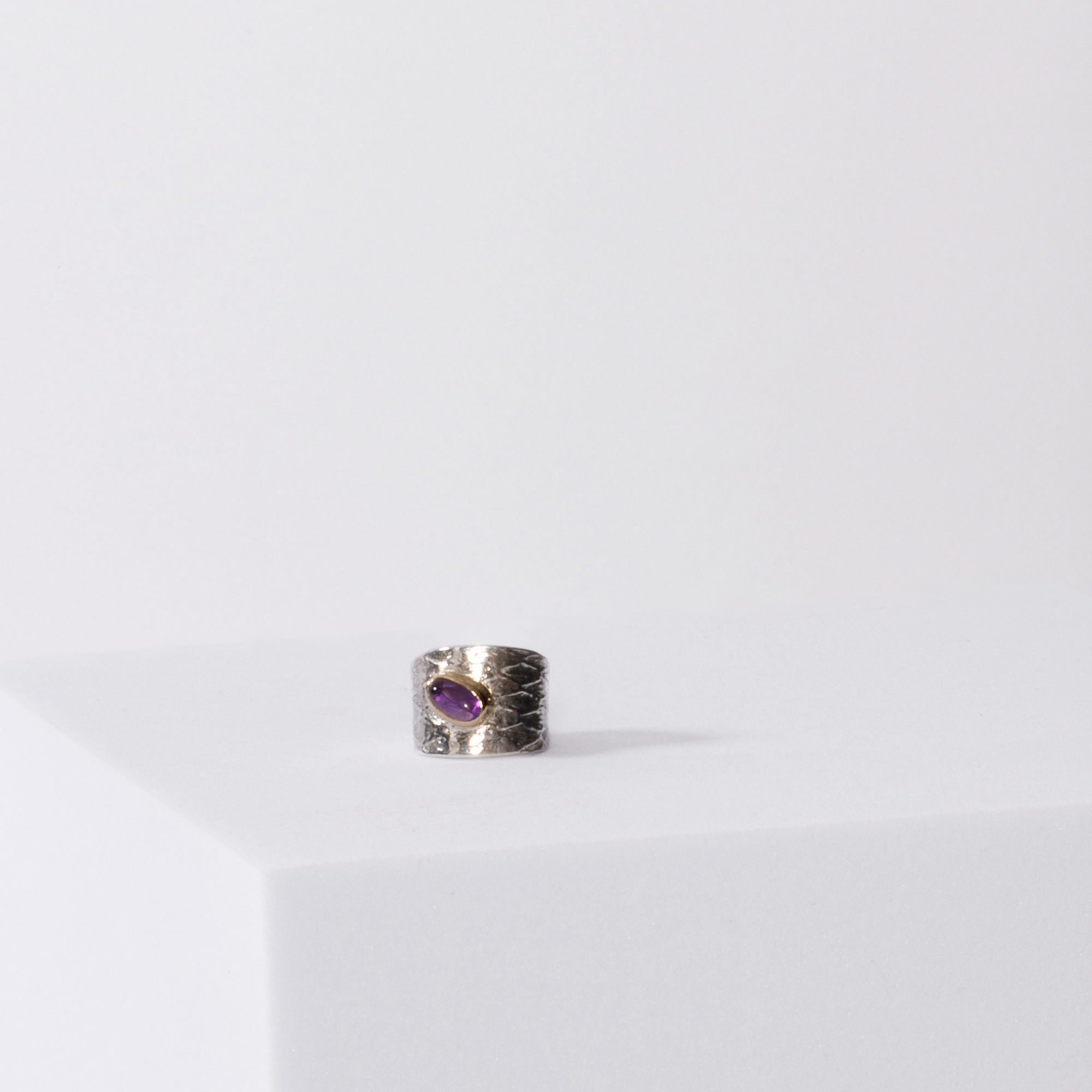 REPTILIA EARCUFF · SILVER AND NATURAL GEMSTONES