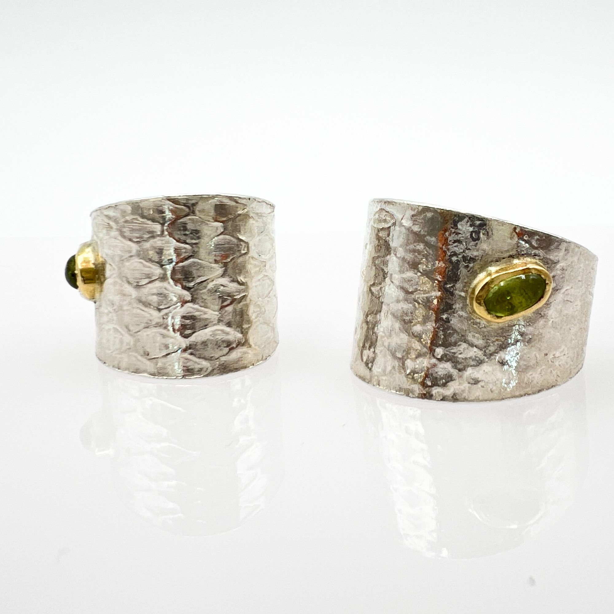 reptile-earrings-silver-side-view.png