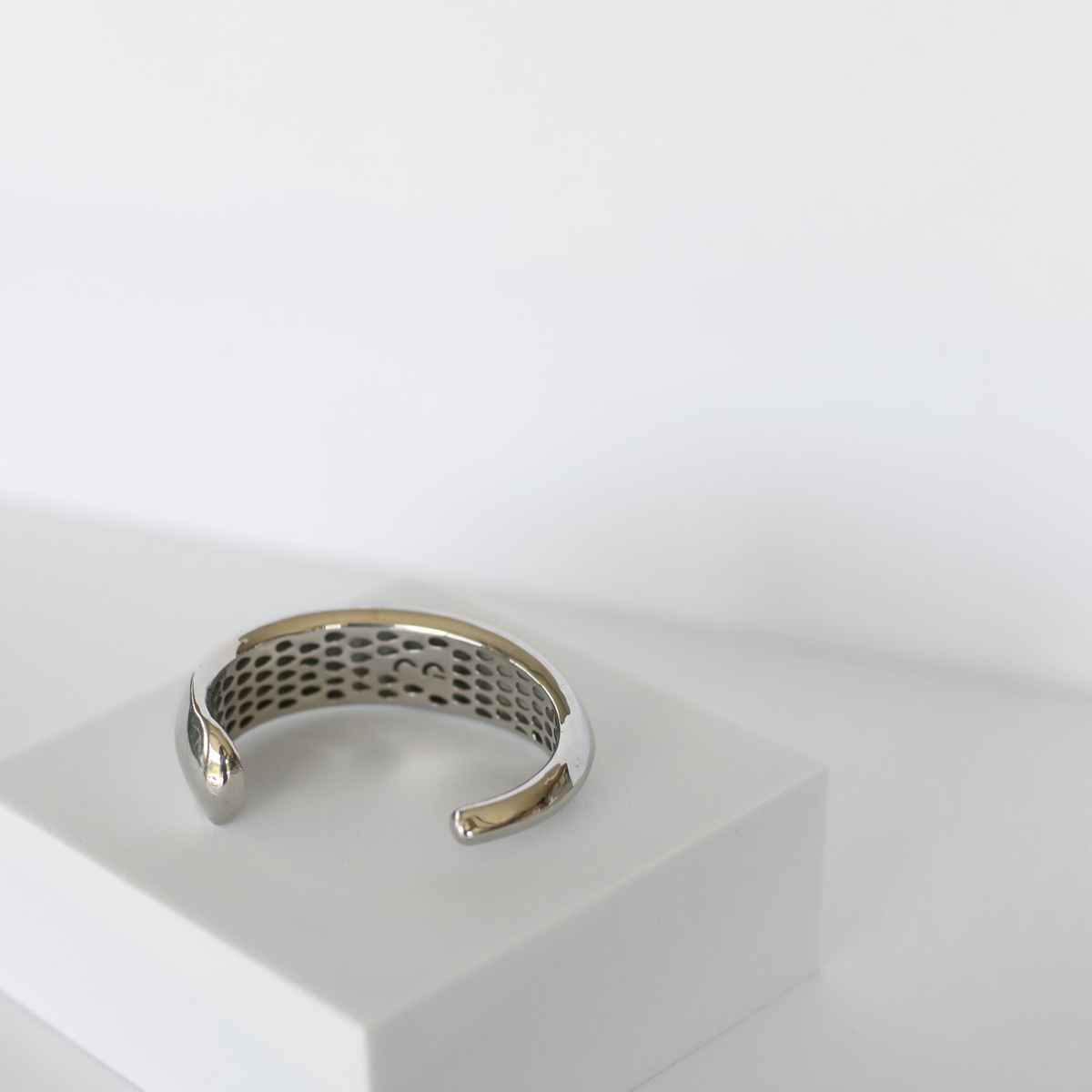 CHROMA CUFF