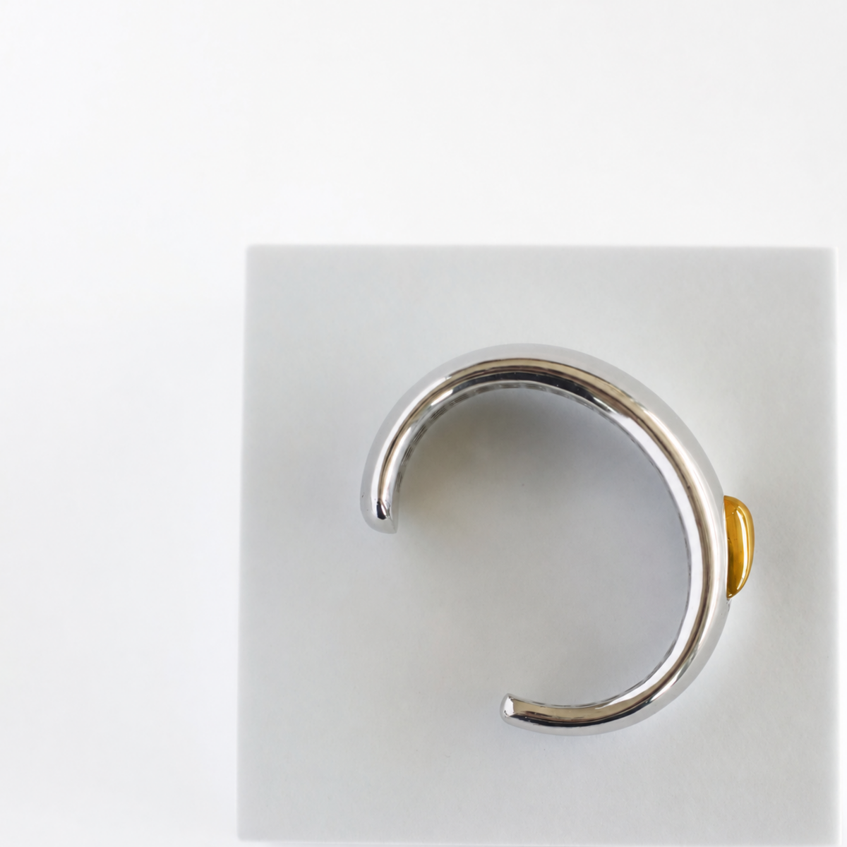 CHROMA CUFF