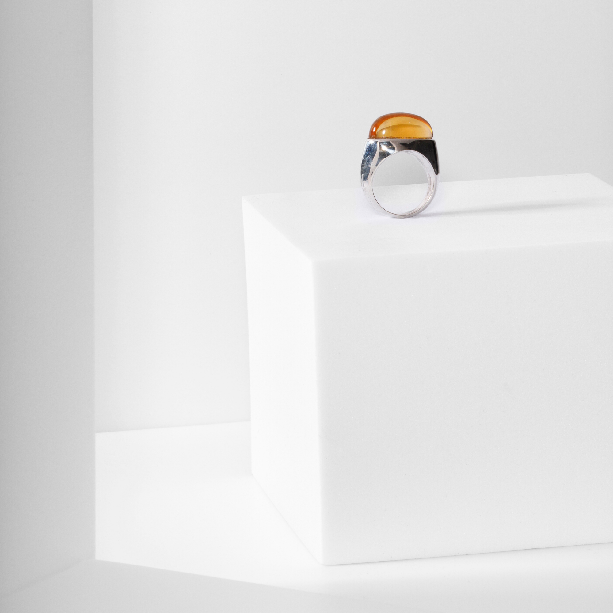 Core ring in recycled sterling silver with quartz and citrine by Carlota Guardia, frontview