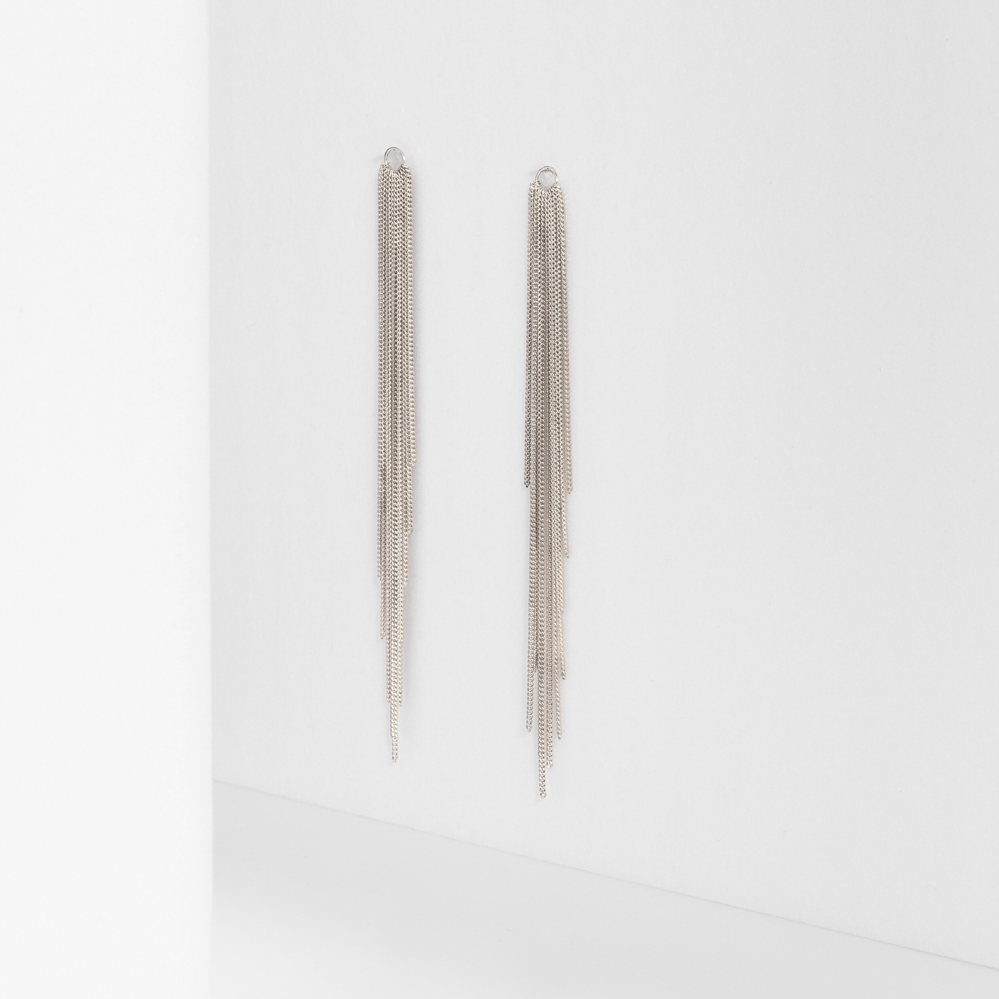 Nocturne modular sterling silver earring showcasing its versatile contemporary design by Carlota Guardia on a white background