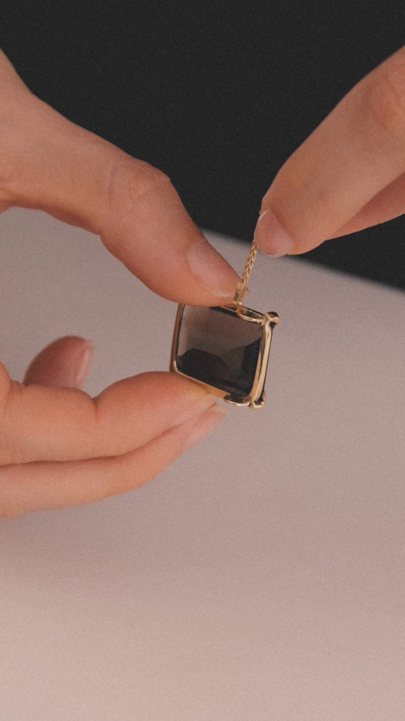 Video showing the versatile design of the Nova Medium gold necklace with natural gemstone from the GEMPOWER collection by Carlota Guardia