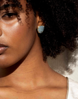earrings-simplicity-aquamarine-gold-side-view.png