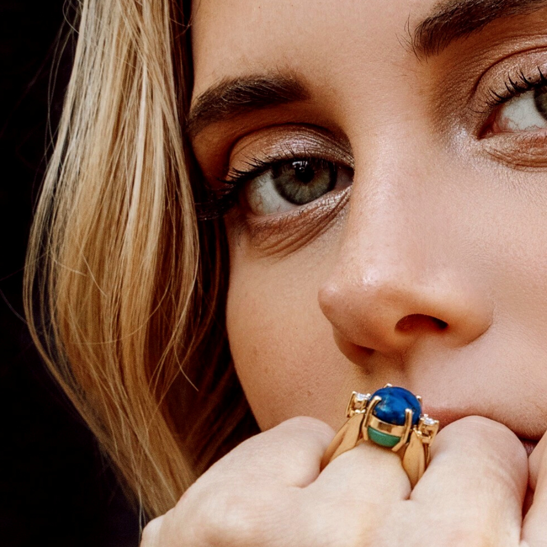 dynamic-gold-ring-natural-stones-in-hand.png