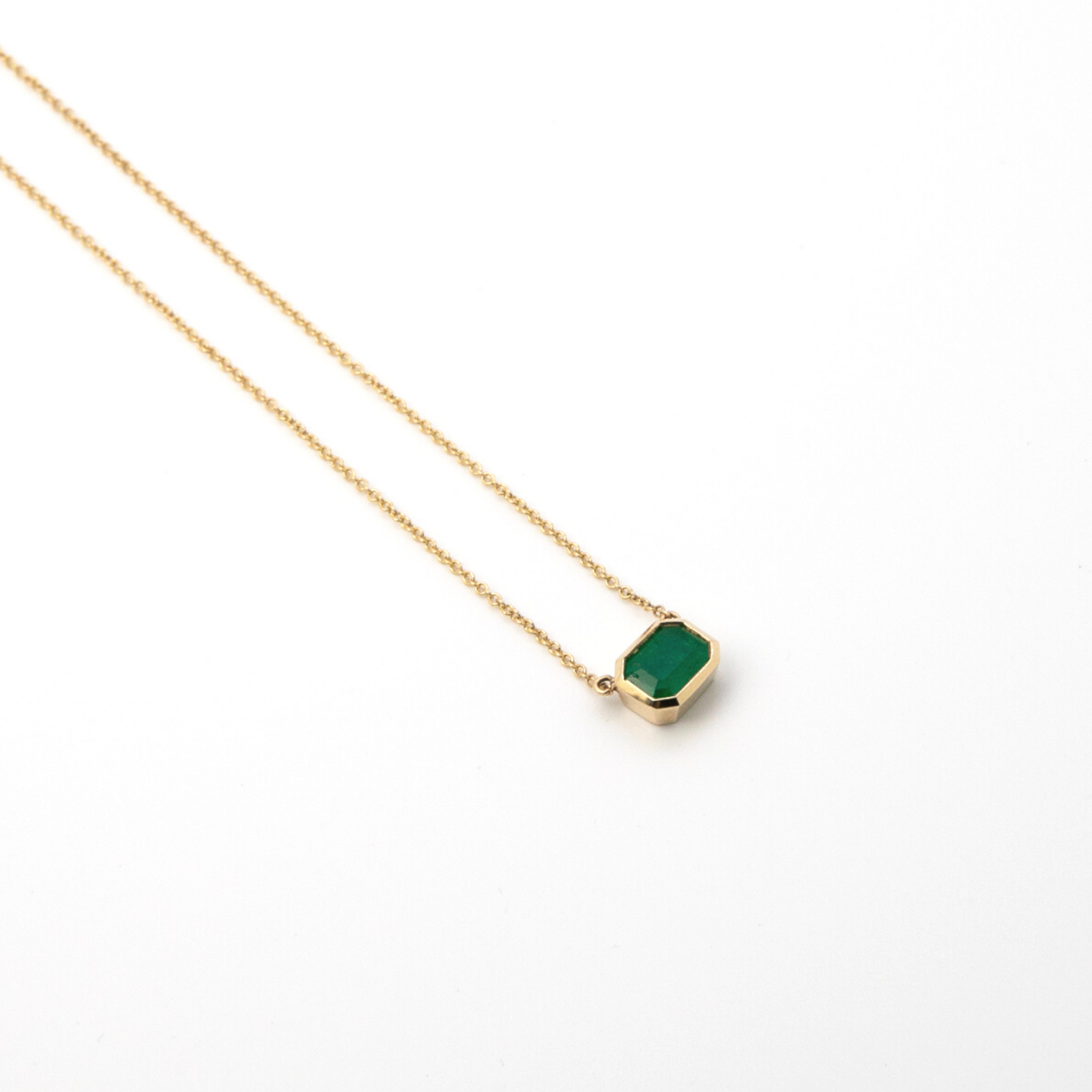 recycled-gold-heritage-pendant-birthstone-personalized.png