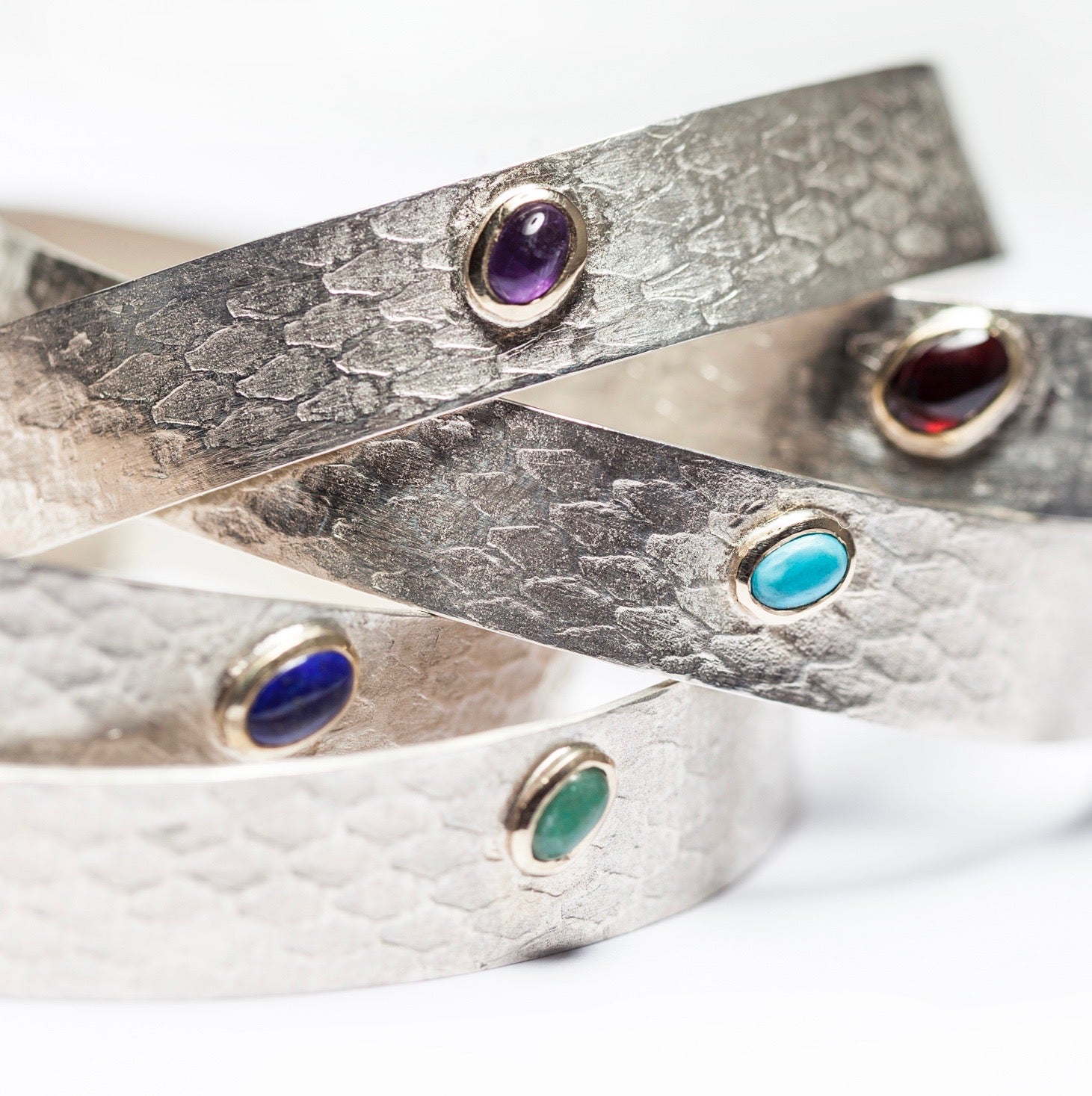 Natural gemstone cabochon detail on the Reptilia Mini silver bracelet.